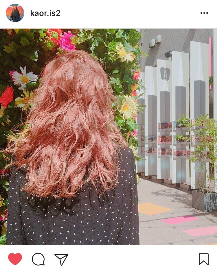 この春のトレンドカラー”ベリーピンク”でフェミニンに